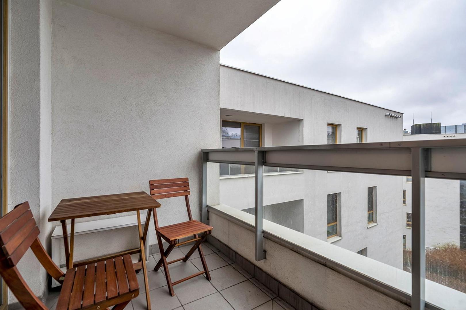 Wola - Parking, Balcony, Quiet & Quarter - By Rentujemy Leilighet *